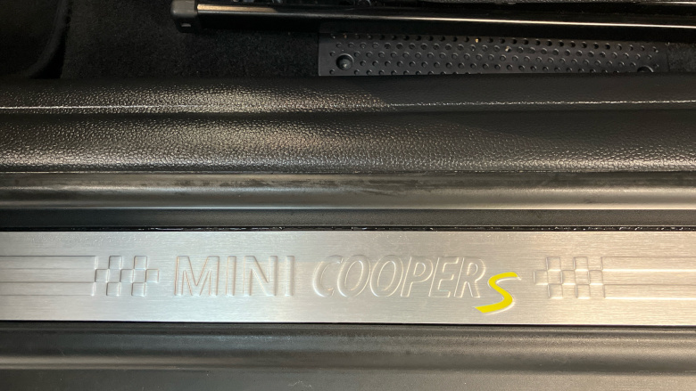 MINI Hatchback 135kW Cooper S Level 3 33kWh 3dr Auto Electric Hatchback